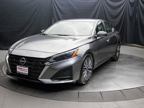 Used 2024 Nissan Altima 2.5 SV image 6