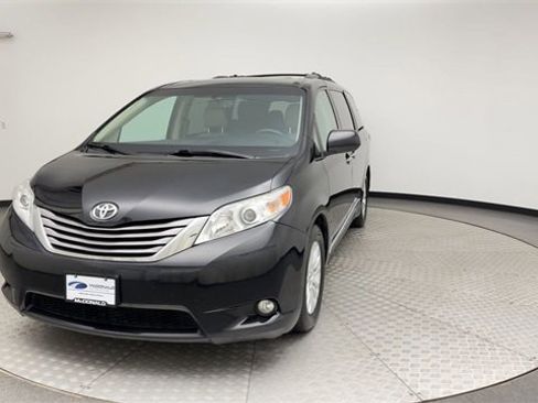 Used 2015 Toyota Sienna XLE image 7