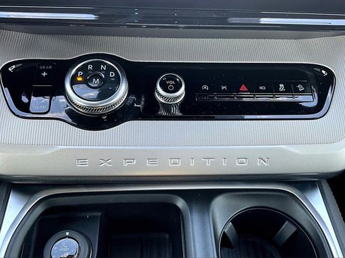 New 2025 Ford Expedition Active image 22