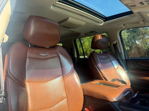 Used 2016 Cadillac Escalade ESV Luxury AWD/4WD image 8