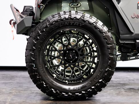 Used 2023 Jeep Gladiator Rubicon w/ Trailer Tow Package image 17