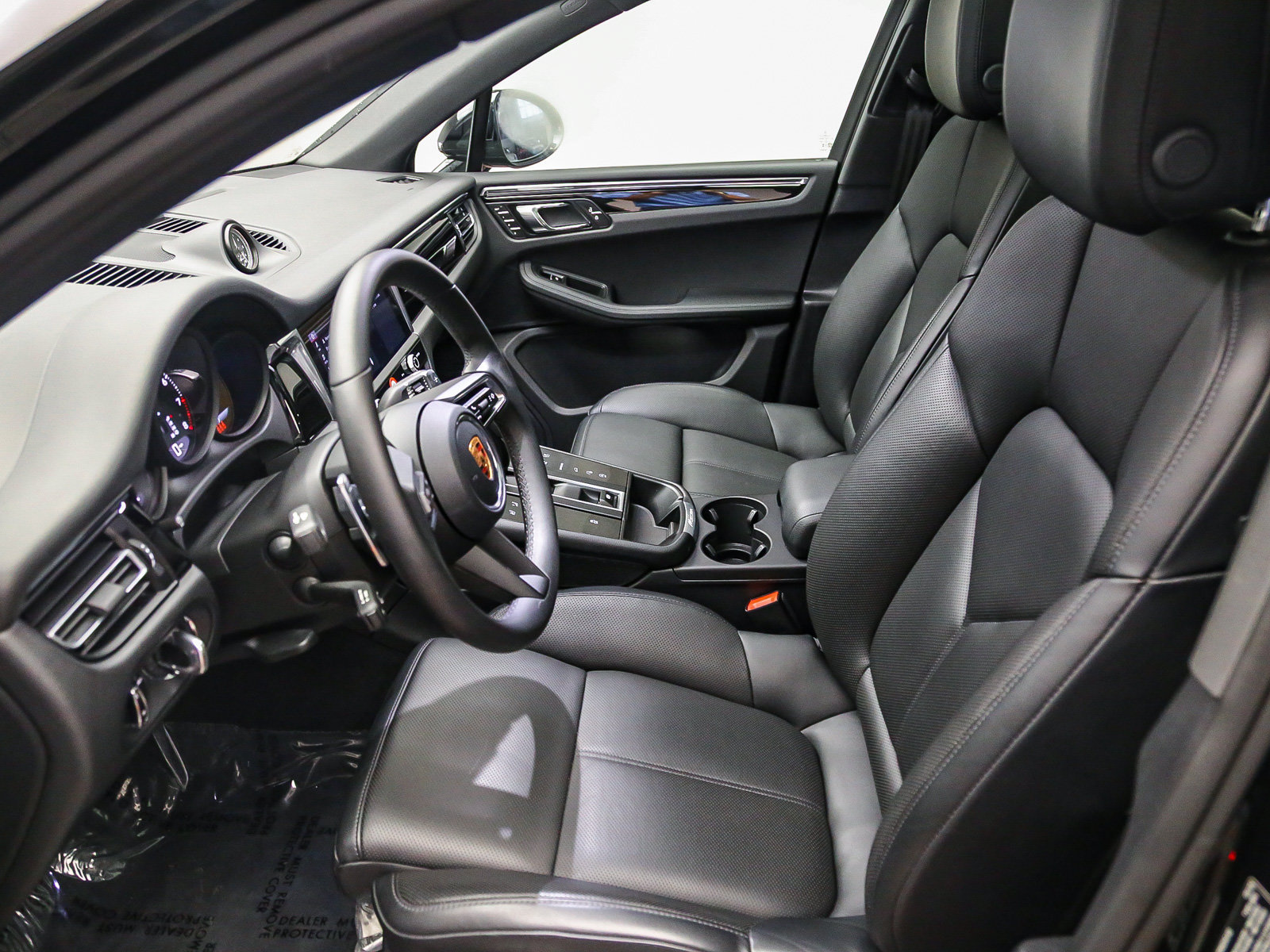 Certified 2026 Porsche Macan AWD/4WD image 22