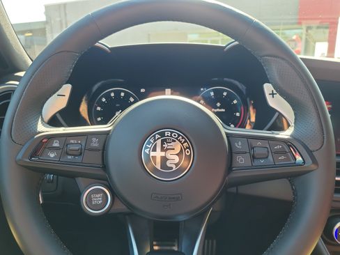 Used 2024 Alfa Romeo Giulia Veloce RWD image 17