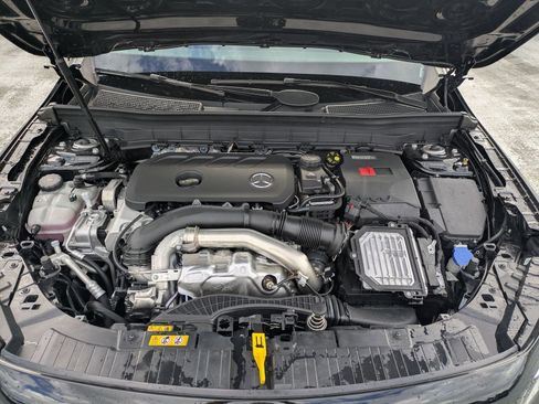 Used 2026 Mercedes-Benz GLB 250 4MATIC image 23