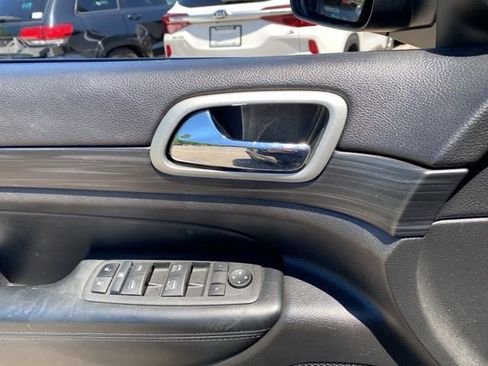 Used 2021 Jeep Grand Cherokee Laredo X AWD/4WD image 25