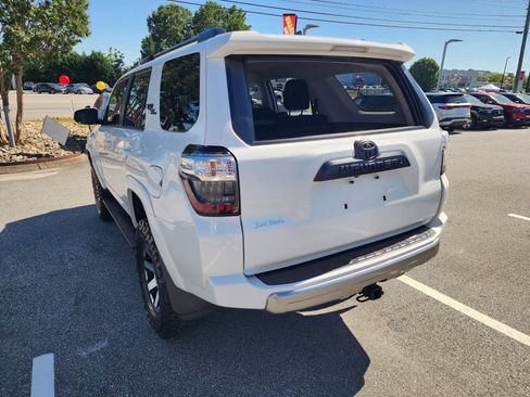 Used 2022 Toyota 4Runner TRD Off-Road AWD/4WD image 7