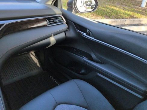 Used 2019 Toyota Camry LE FWD image 15