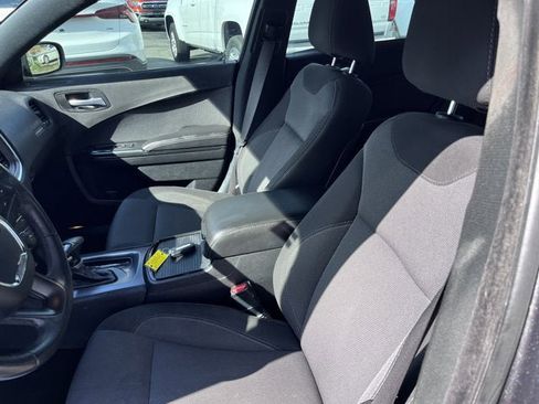 Used 2018 Dodge Charger SXT w/ Blacktop Package image 8