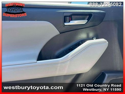 Used 2023 Toyota Highlander XLE AWD/4WD image 19