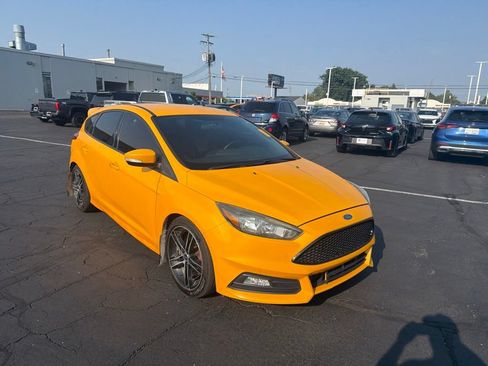 Used 2015 Ford Focus ST FWD image 4