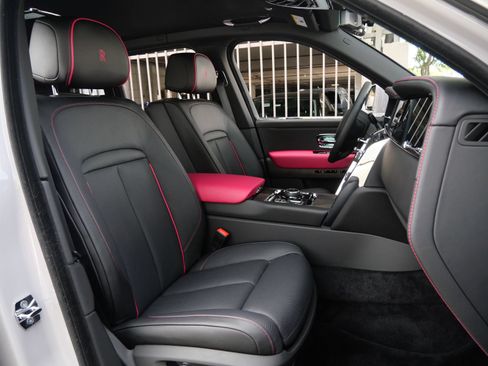 Used 2026 Rolls-Royce Cullinan AWD/4WD image 33