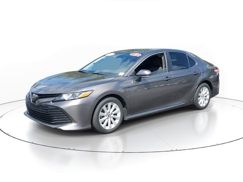 Certified 2018 Toyota Camry LE w/ Convenience Package image 3