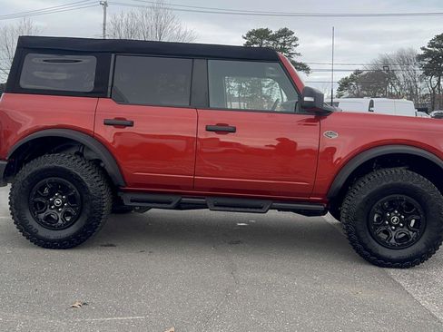 Used 2024 Ford Bronco Wildtrak image 3