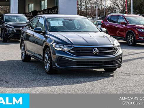 Used 2024 Volkswagen Jetta SE image 6