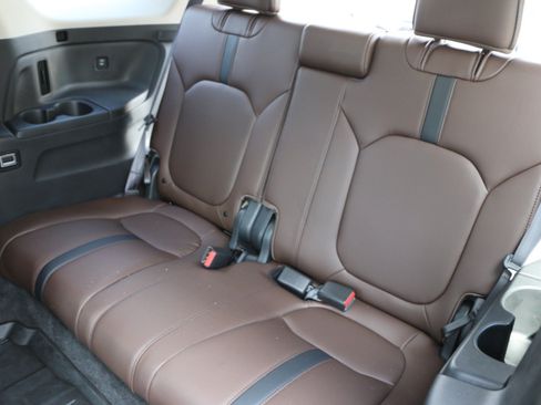 Used 2025 Honda Pilot Elite image 35