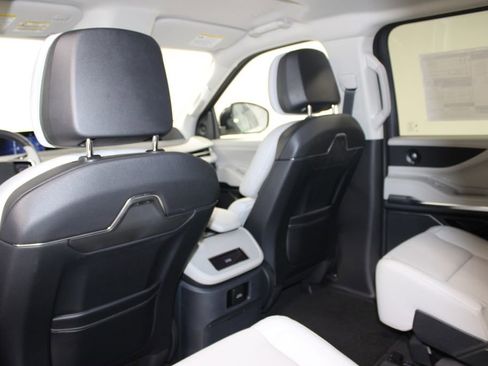 New 2026 Lincoln Navigator Premiere AWD/4WD image 28