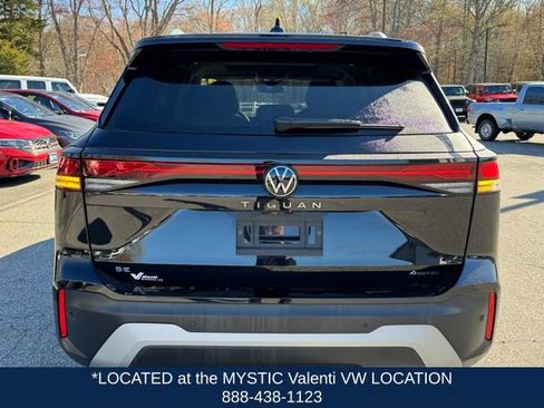 Used 2025 Volkswagen Tiguan SE AWD/4WD image 7
