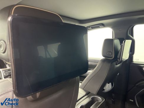 Used 2023 GMC Yukon XL SLT w/ SLT Premium Package image 15