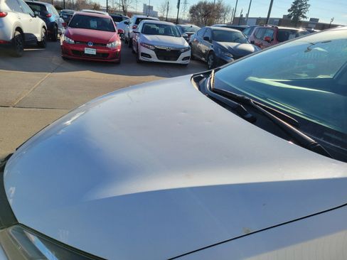 Used 2018 Toyota Corolla LE image 11