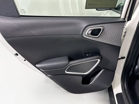 Used 2025 Kia Soul LX w/ LX Technology Package image 25