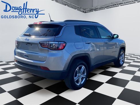 Used 2024 Jeep Compass Latitude image 5