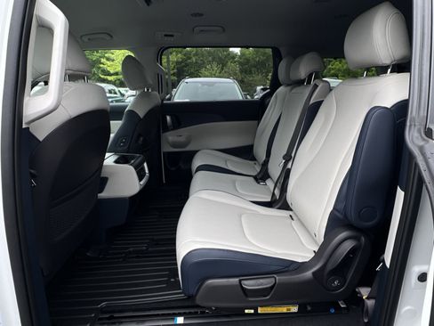 New 2026 Kia Carnival EX FWD image 41