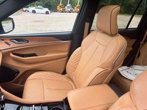 Used 2023 Jeep Grand Cherokee Summit AWD/4WD image 24