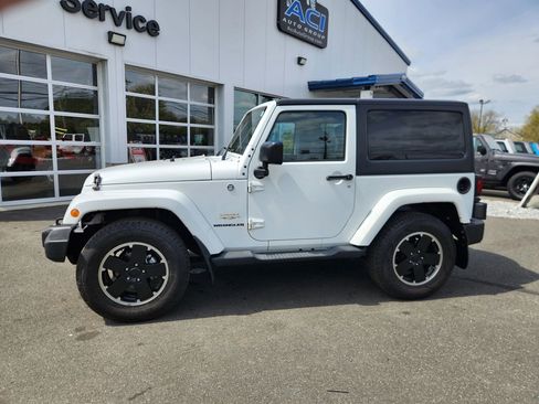 Used 2015 Jeep Wrangler Sahara w/ Dual Top Group AWD/4WD image 7