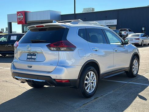 Used 2020 Nissan Rogue SV image 8