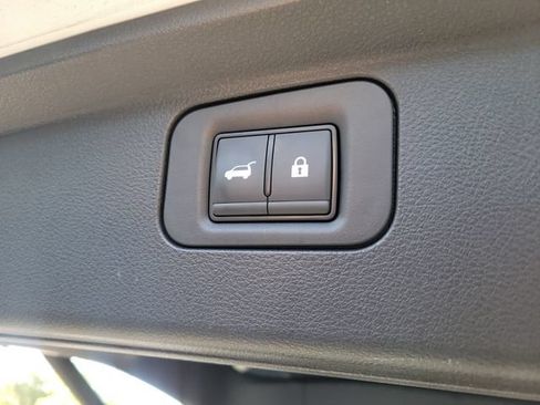 Used 2025 Nissan Armada SL w/ Captain's Chari Seat Package RWD image 9