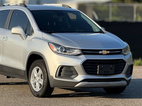 Used 2019 Chevrolet Trax LT w/ LT Convenience Package AWD/4WD image 15