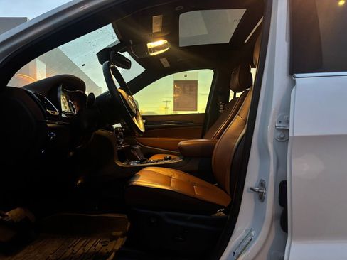Used 2020 Jeep Grand Cherokee Overland image 3