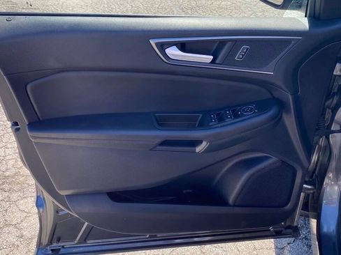 Used 2020 Ford Edge SE FWD image 11