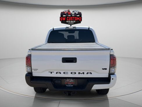 Used 2021 Toyota Tacoma TRD Off-Road w/ Technology Package AWD/4WD image 5