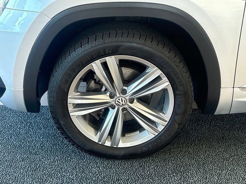 Used 2018 Volkswagen Atlas SEL w/ R-Line Package AWD/4WD image 9