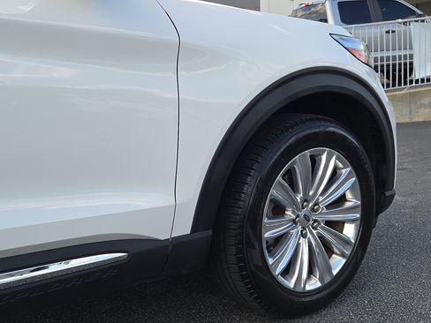 Used 2023 Ford Explorer Limited w/ Equipment Group 301A image 5