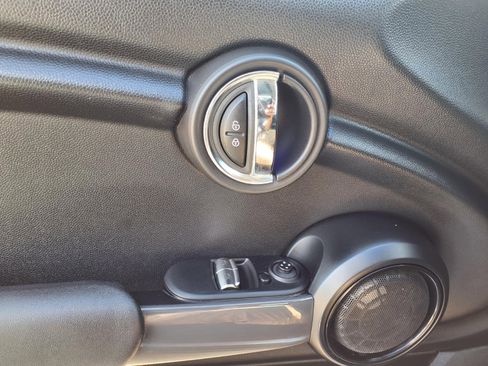 Used 2016 MINI Cooper 2-Door Hardtop image 22