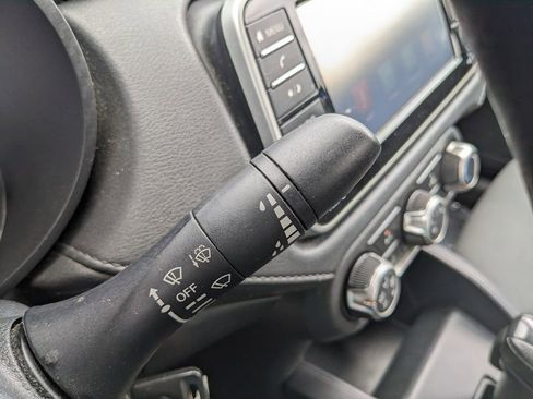 Used 2023 Nissan Versa S image 39