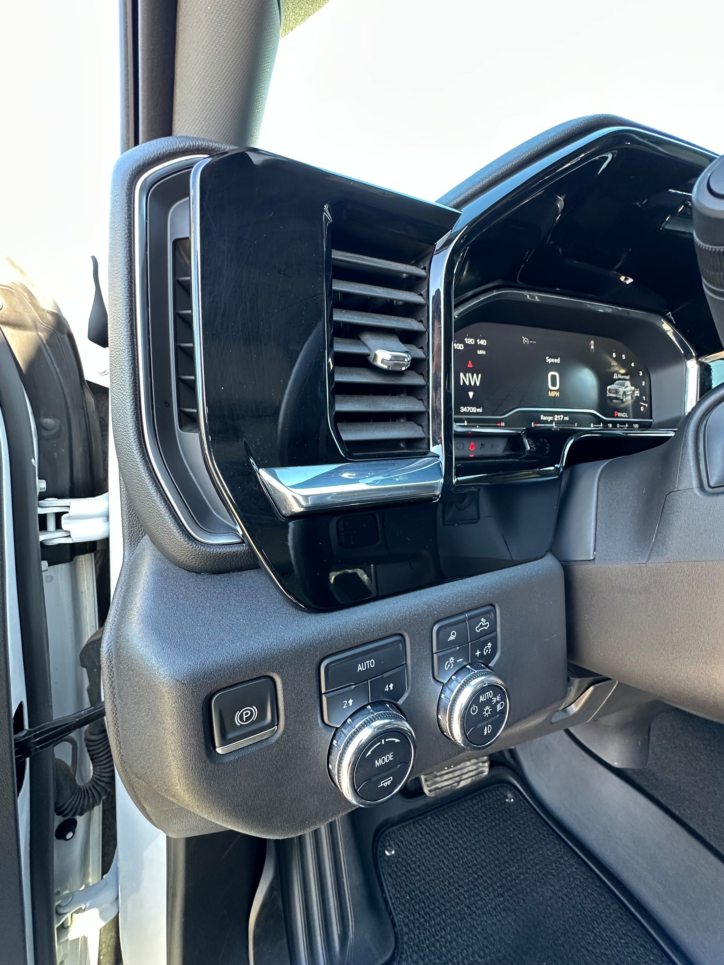 Used 2024 GMC Sierra 1500 SLT AWD/4WD image 10