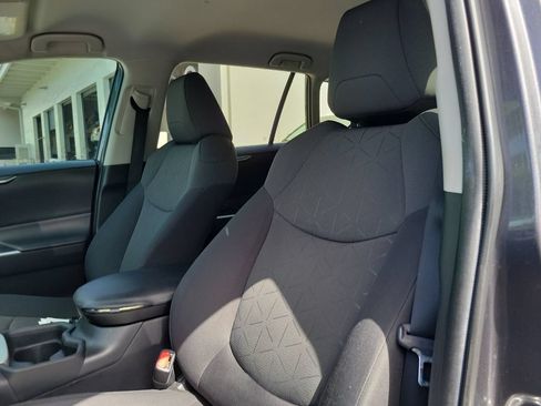Used 2021 Toyota RAV4 XLE AWD/4WD image 15