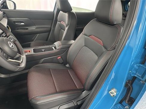 New 2026 Nissan Kicks SR w/ Cold Weather Package image 10