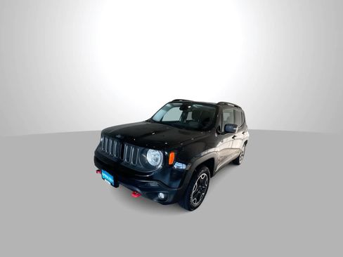 Used 2017 Jeep Renegade Trailhawk w/ Popular Equipment Group AWD/4WD image 4