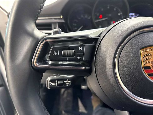 Used 2025 Porsche Macan AWD/4WD image 21