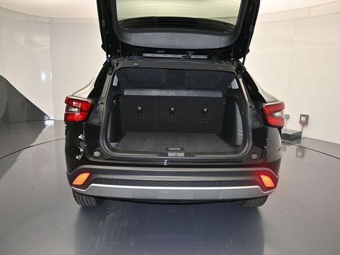 Certified 2025 Chevrolet Trax LT w/ LT Convenience Package FWD image 24