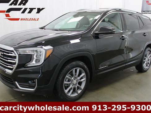 Used 2022 GMC Terrain SLT image 1