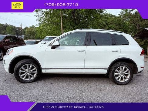 Used 2014 Volkswagen Touareg Sport image 3