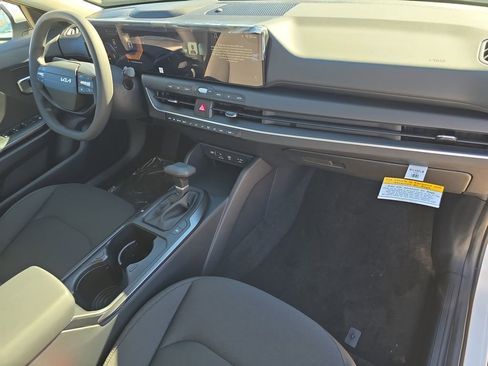 New 2026 Kia K4 LX image 11