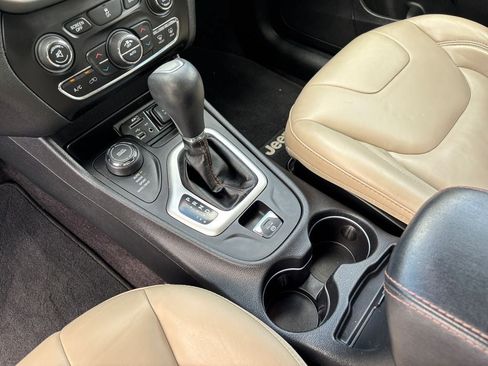 Used 2017 Jeep Cherokee Limited AWD/4WD image 18