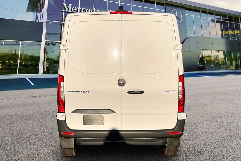 New 2027 Mercedes-Benz Sprinter 2500 image 4