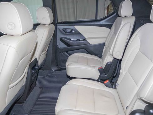 Used 2022 Chevrolet Traverse Premier image 14